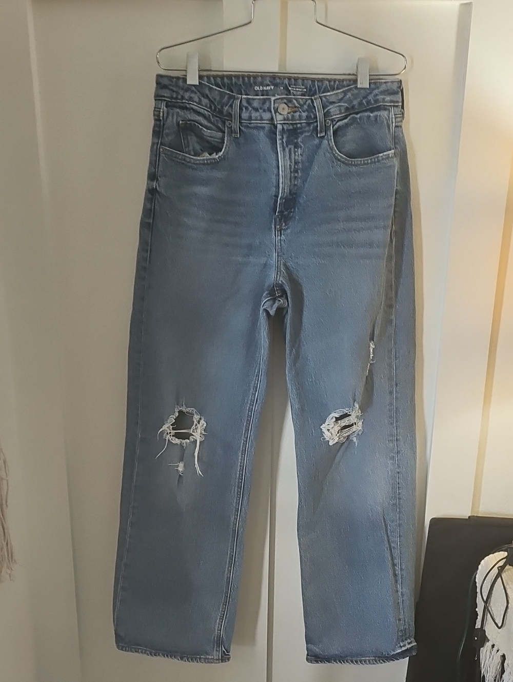 Old Navy Women's Light Blue Straight-Leg Distressed Jeans